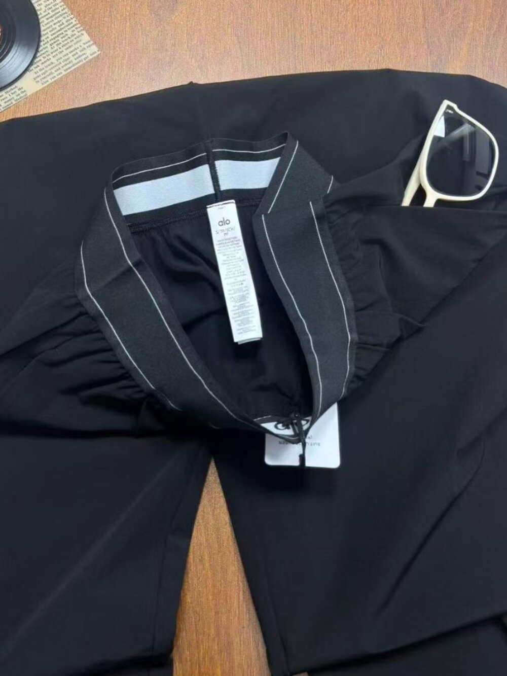 Brand New ALO🙇♀️Yoga Suit Up Trouser Black Wide Leg 30 Inch🦵Long Legs - Picture 3 of 6